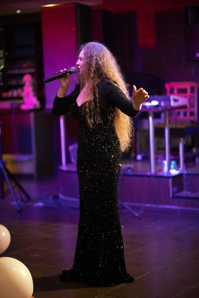 Mariana Balan Solista de muzica de petrecere , greceasca.